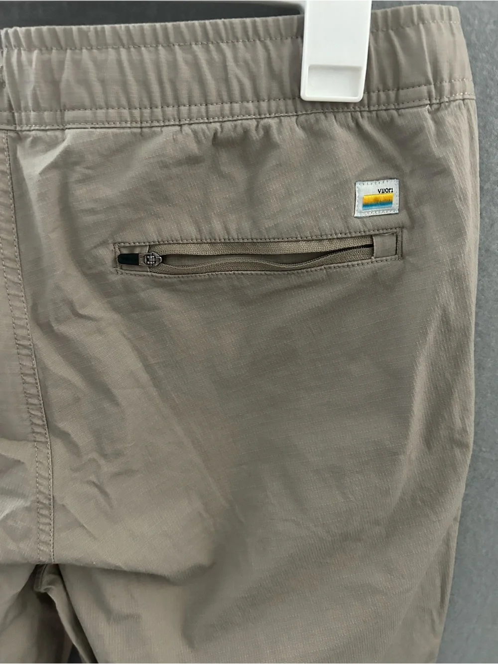 Vuori Pants Mens Large Beige/Tan Ripstop Elastic Waist Zip Pocket Hiking